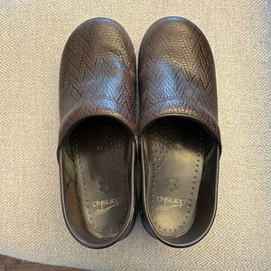 Dansko brown